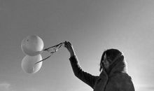 4月，旧爱主动回头，勇敢寻觅真爱，3生肖爱意难平，爱得奋不顾身