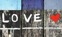 面对初恋，有爱有恨，却怎么也无法忘记的星座