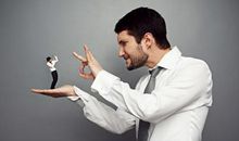 栾叔塔罗牌占卜：职场工作中，测测你最有可能挨谁的刀？