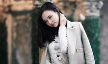 中年后事业大成，非官即富，晚年福禄寿三全，可享清福的生肖女