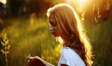 11月起，红娘送喜，不缺暗恋者的星座女，将被隆重告白，花成蜜就