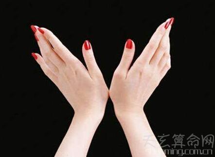 手指细长的女人手相好不好 手指细长的手相女人具有艺术天份 3