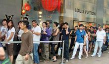 夫妻两人有其三大生肖之一，20年家财堆山，生意兴隆，事业有成！