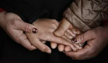 手背上有痣好吗 手背痣相观命理