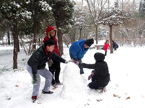 梦见堆雪人爱情运势好，但是财运不佳 1