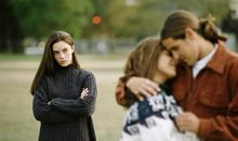 揭秘：十二星座各自最怕遇到什么样的情敌，很容易败下阵来