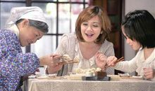 梦见吃饺子预示会心想事成，宜游泳忌请休年假