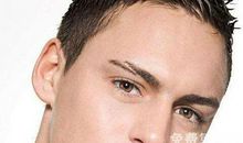 女人桃花运旺盛的眉毛特征，一字眉事业心重