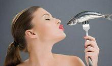 孕妇梦见吃鱼会很平安，孕产期间过后会生一名女孩