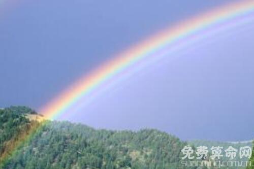 孕妇梦见彩虹挂在天空，预示母子健康，生活一帆风顺