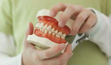 你有戴假牙吗，梦见假牙掉了预示什么