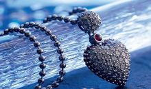 从佩戴珠宝看出你的人际交往