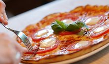 梦见吃饭遇到熟人