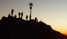 梦见下雨天爬山
