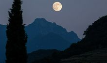 做梦梦见两个月亮