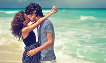 梦见猫爬到树上代表什么