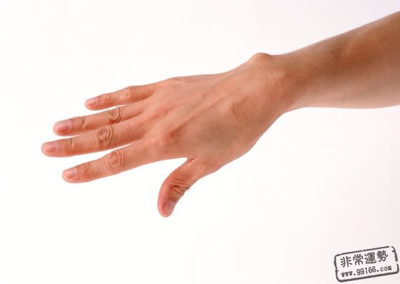 痣相图：女人的手背上的痣代表什么？