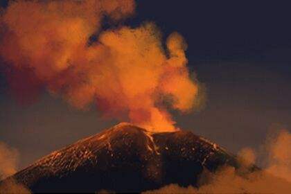 菲律宾火山喷发，蘑菇云现象，发出4级警告2