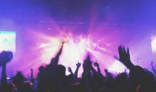 梦见有很多人跳舞