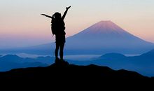 梦见爬山遇见很多蛇