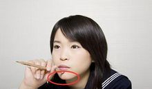 尖下巴算命：没有腮骨的尖下巴好不好?