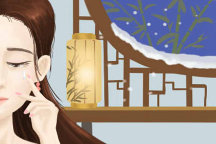 穿着绿松石的女人是什么意思？