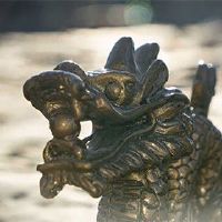 2022年2月，我抬起头来回到了我的家人。你能过夜母亲吗？