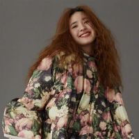 它可以检查三个人的人，言论的能力是优越的，社交场合就像鱼一样。