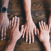 四种手有超过1亿，他们的生活丰富。