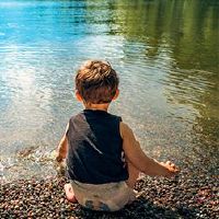 2022 10月10日结束时出生了五行缺乏Firefire的男孩的名字是什么？