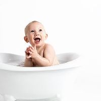 2022年10月25日，出生的男孩八个字符的萤火虫被命名