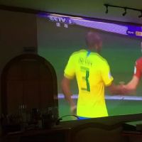 如何看待坚果u1和小米激光电视哪个好？看了就知道了！