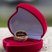 订婚仪式送什么礼物合适 订婚送男生腰带牢牢拴住爱