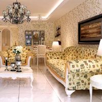 阳台上的鲜花和植物都很好。