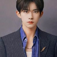 外表很强烈，心脏弱，似乎是勇敢的，事实上，最胆小的！