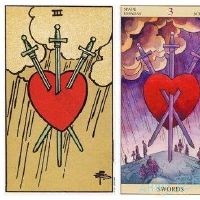 塔罗牌处于反向业务和情感财富，剑是三个命运。