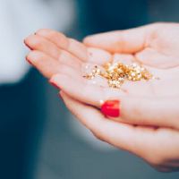 什么是巨大的地平线的手？什么了手中的婴儿？