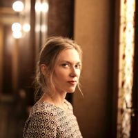 非运营商的沉重桌子，这些组合前的一套人