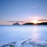 一个女人在左胸上有一个女人的意思是（左胸上有一个女人的女人）