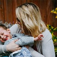 在2022年初，出生的是美丽和温柔的。