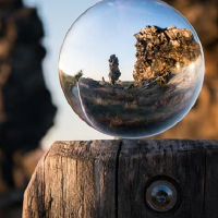 即使心脏悲伤，你也可以微笑面对周围的人，永远不会轻易哭泣。