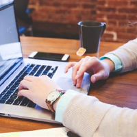 即使你有很长一段时间，也很难与星座相处。