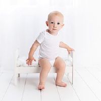 2022年出生的新生儿以新生儿的名字命名，并推荐了爆炸性名称