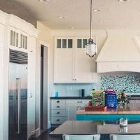 提前搬衣服和被子是搬家吗？
