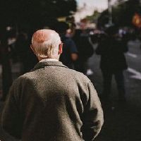 中老年丧偶到底是谁的报应