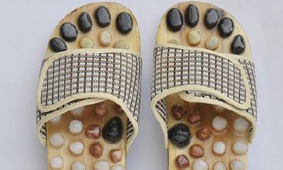 做了个奇怪的梦，在我的鞋子里发现了无数不规则的碎石子