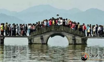 的一只小猫咪：探讨潜意识中的自我表达和个性表达的象征意义