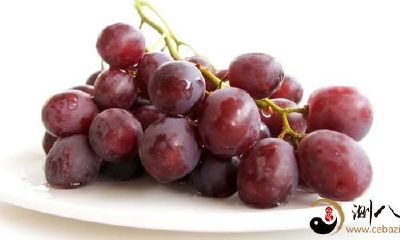 梦见自己身体各处生长着红提果实的奇幻经历