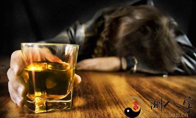 在梦中目睹一个喝醉的男生直到疯醉：探究梦境对人类心理的影响