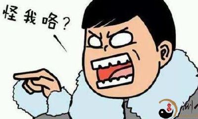 在梦中经历被他人误解的困惑和挣扎，心理感受矛盾难以调和，感到非常憋屈和不适